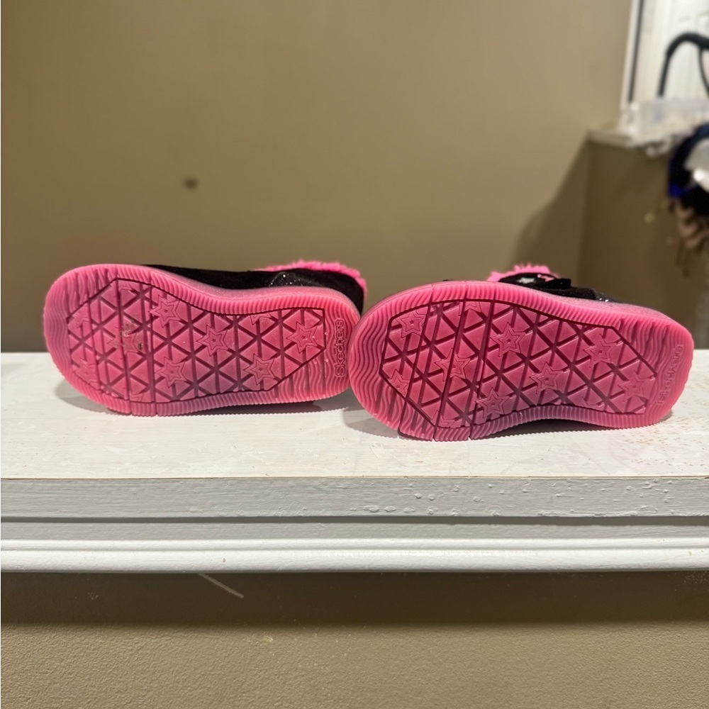 Skechers Twinkle Toes Black with Hot Pink Faux Fur & Stud Accents Kids Boots NEW - Picture 6 of 8